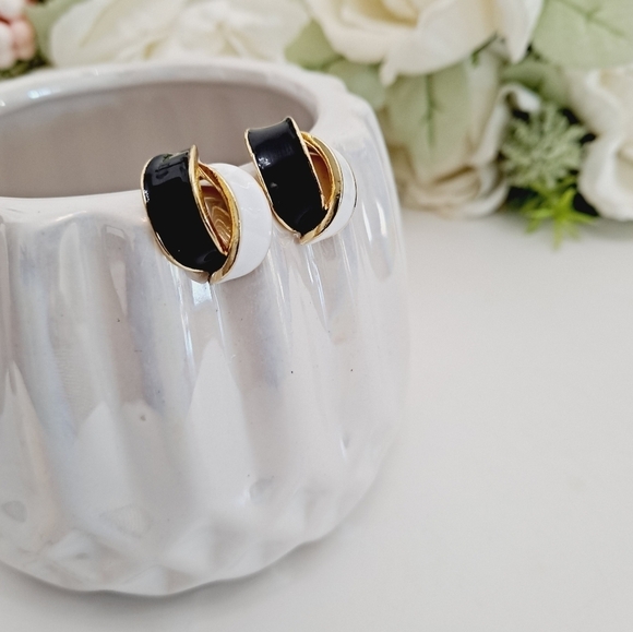 Gold  earrings black white retro minimalist small stud dainty new 💖 2/$30 - Picture 6 of 15